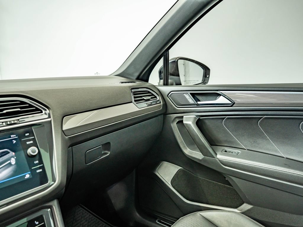 Used 2023 Volkswagen Tiguan SE R-Line FWD image 29