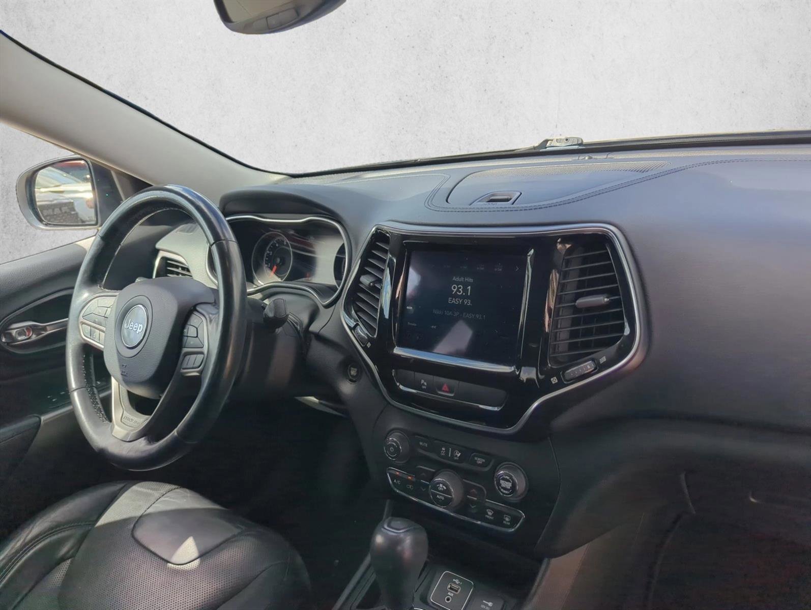 Used 2020 Jeep Cherokee Limited FWD image 23