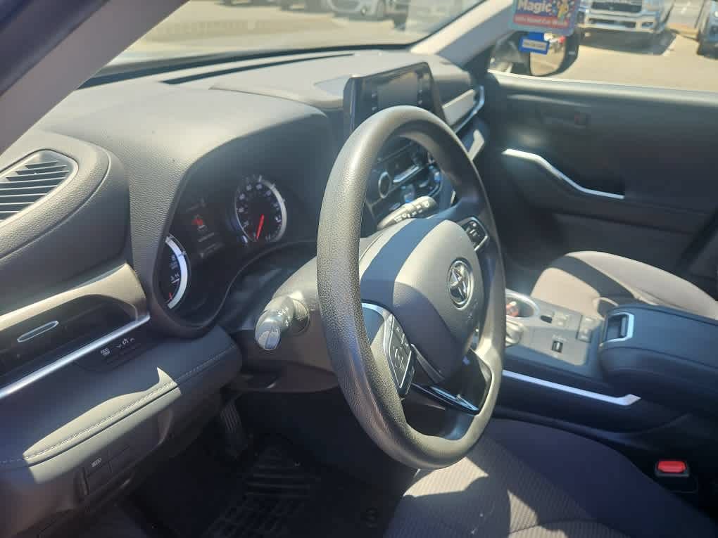 Used 2021 Toyota Highlander L FWD image 10