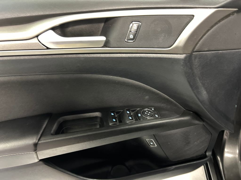 Used 2019 Ford Fusion SE image 13