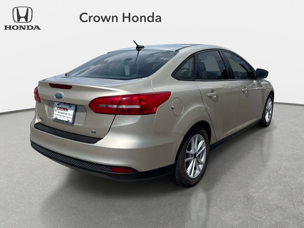 Used 2018 Ford Focus SE FWD image 4