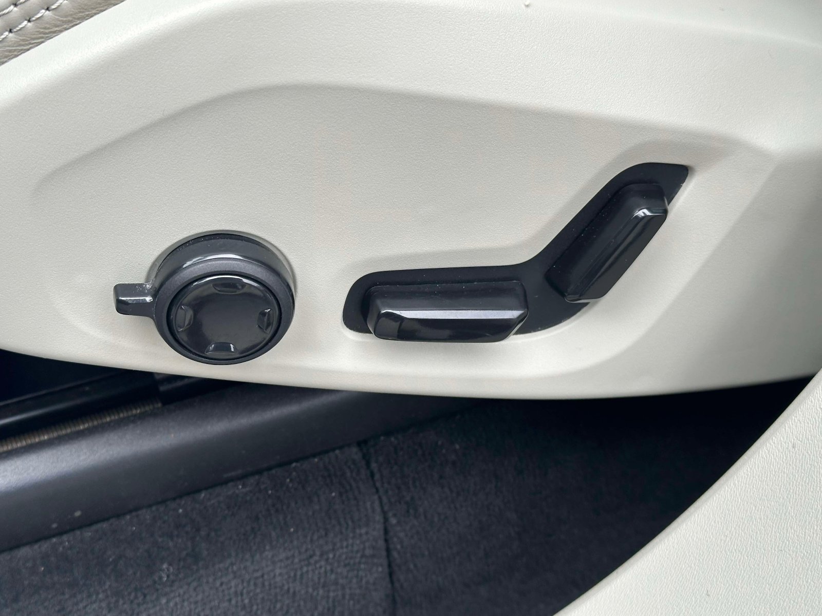 Used 2021 Volvo XC90 T6 Inscription w/ Climate Package image 23