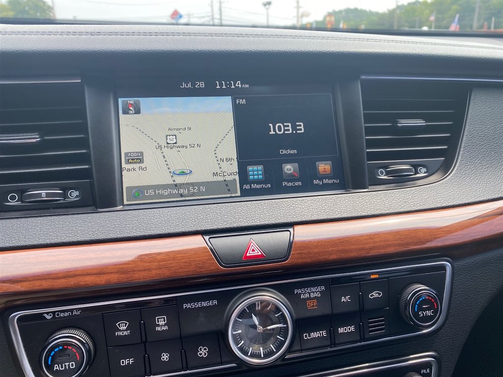 Used 2017 Kia Cadenza Premium w/ Luxury Package FWD image 15