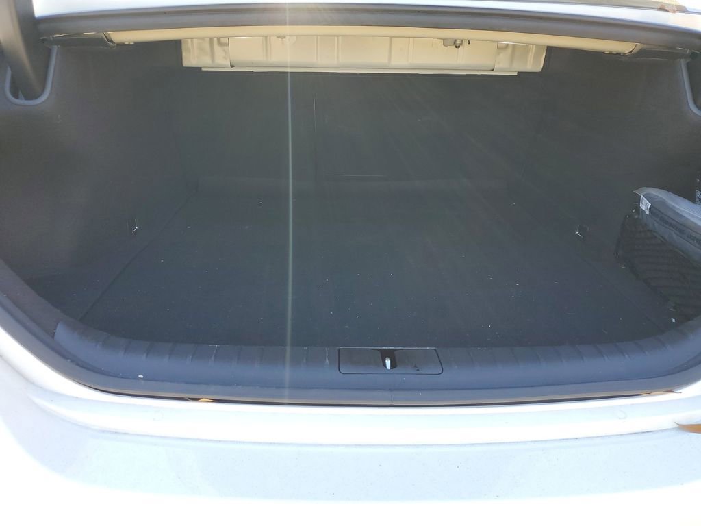 Used 2025 Genesis G70 2.5T image 15