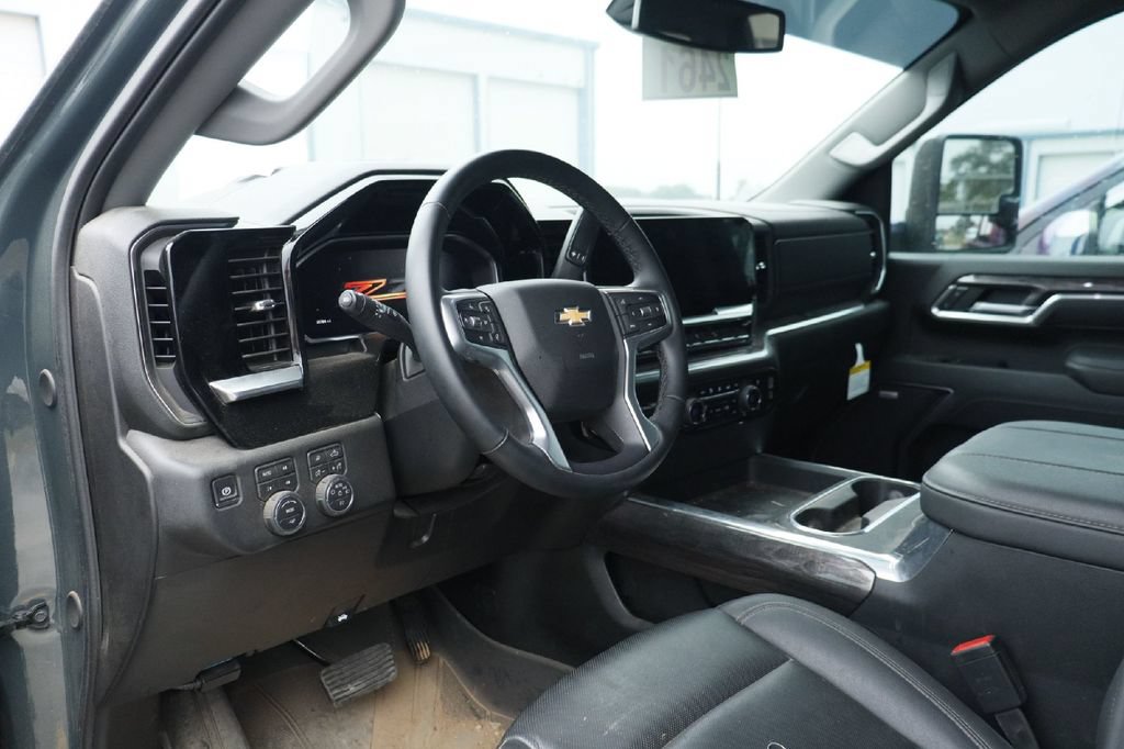 Used 2026 Chevrolet Silverado 3500 LTZ w/ LTZ Convenience Package AWD/4WD image 11