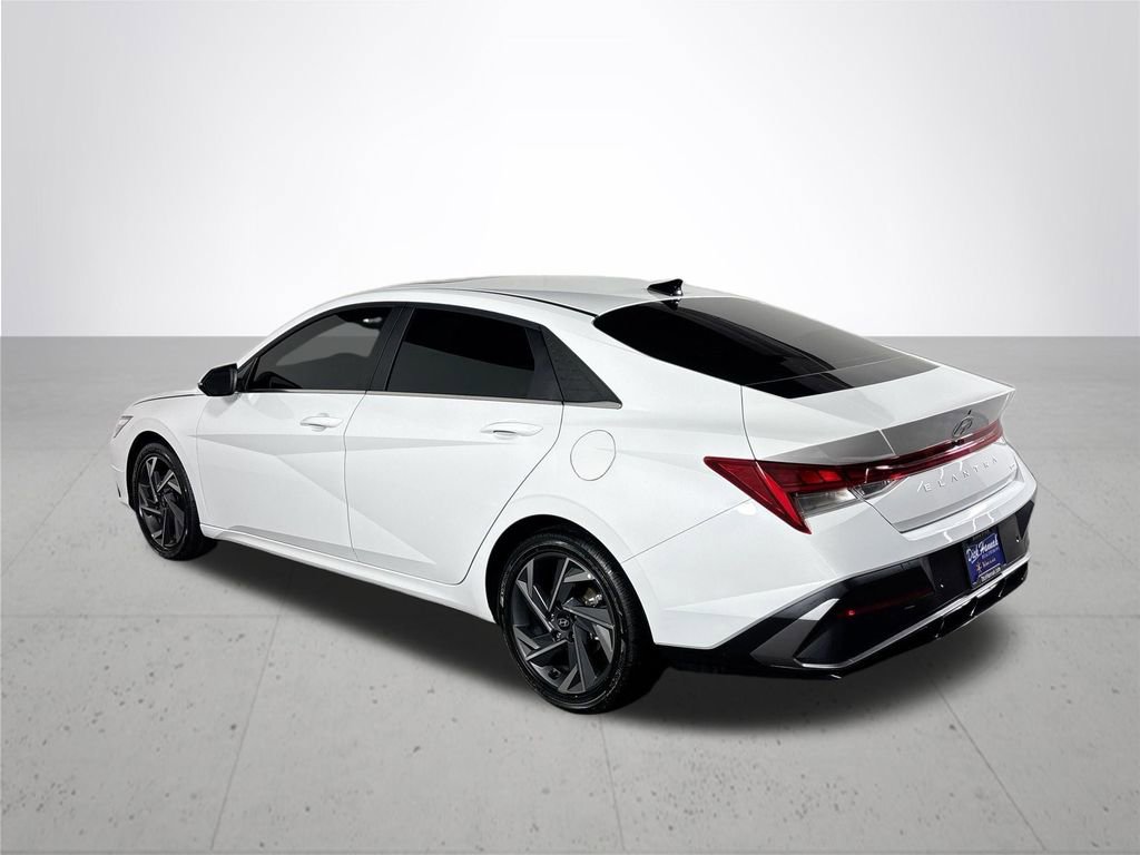 Used 2024 Hyundai Elantra Limited image 8