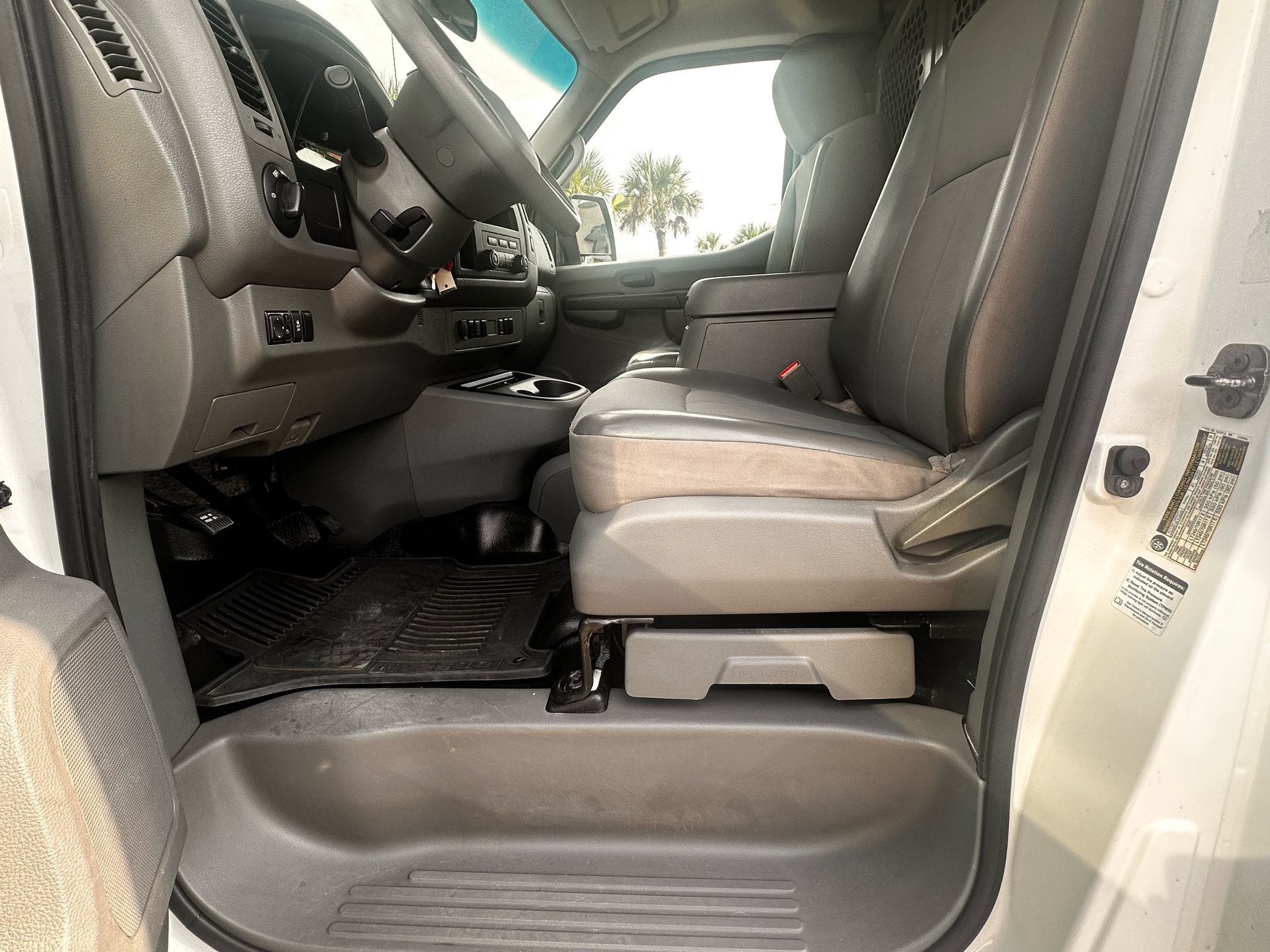 Used 2015 Nissan NV 2500 SV image 13