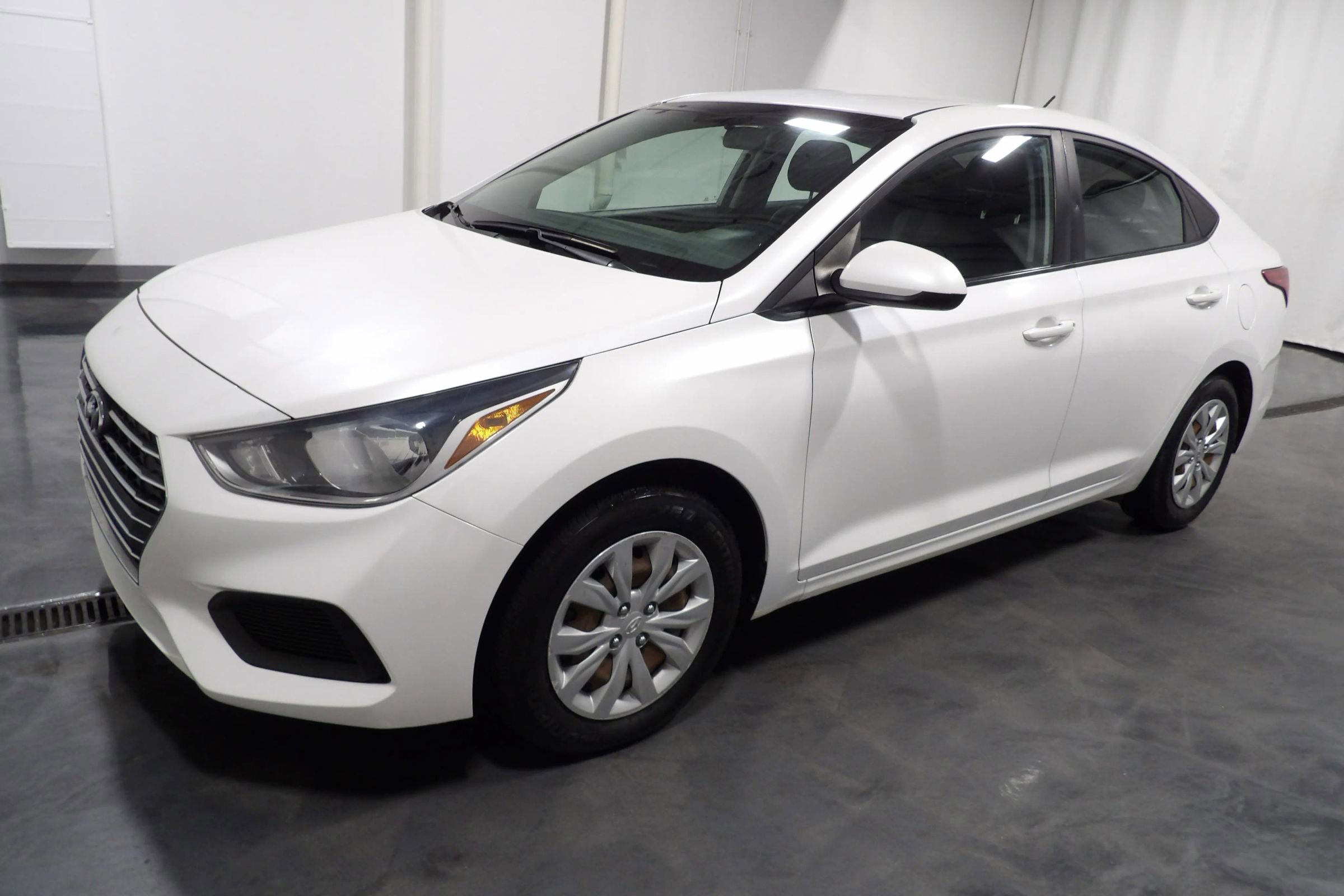 Used 2019 Hyundai Accent SE image 3