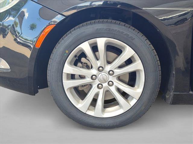 Used 2016 Chrysler 200 Limited w/ Anniversary Edition FWD image 23