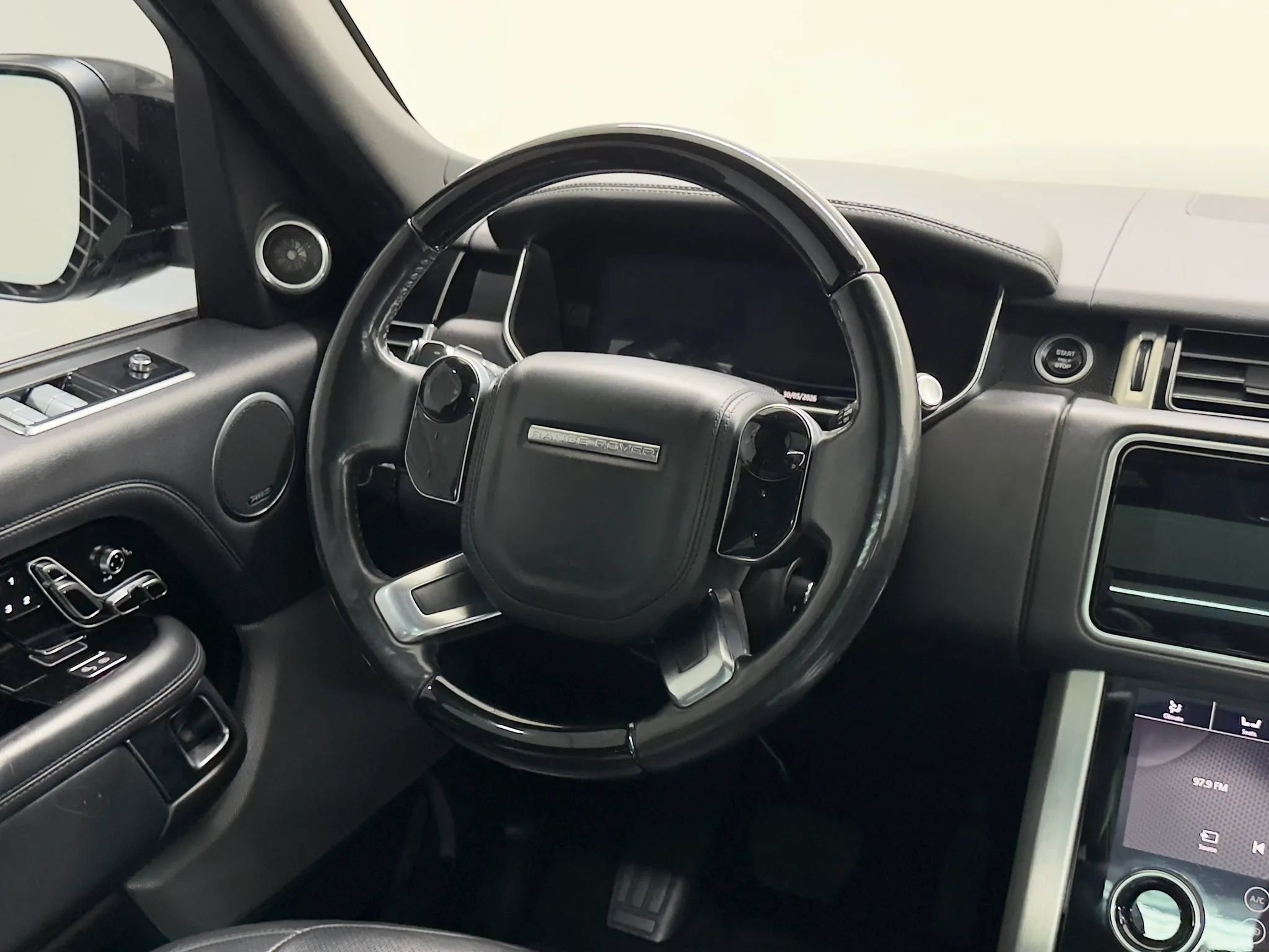Used 2018 Land Rover Range Rover Supercharged AWD/4WD image 70