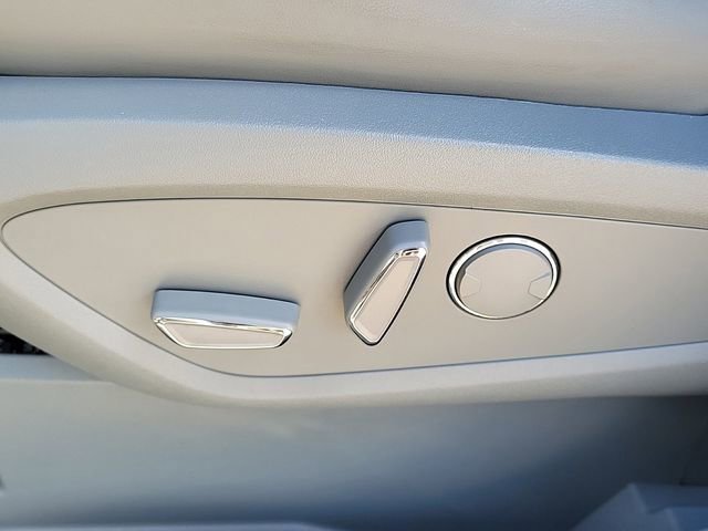 Used 2019 Lincoln Nautilus Reserve FWD image 12