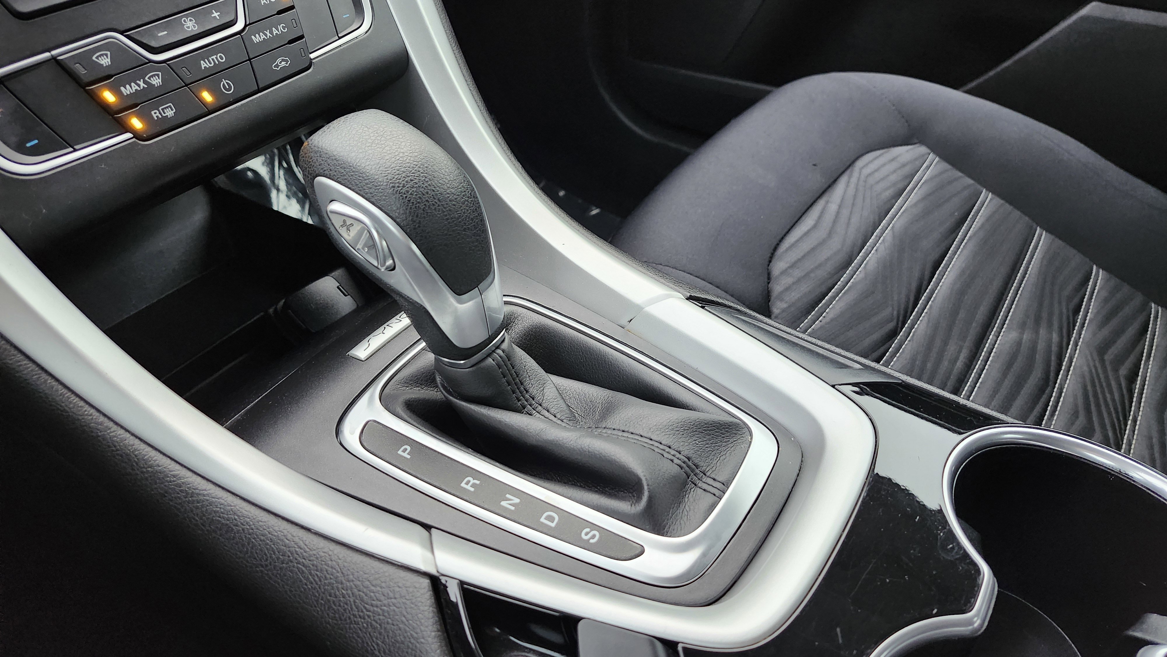 Used 2016 Ford Fusion SE image 30