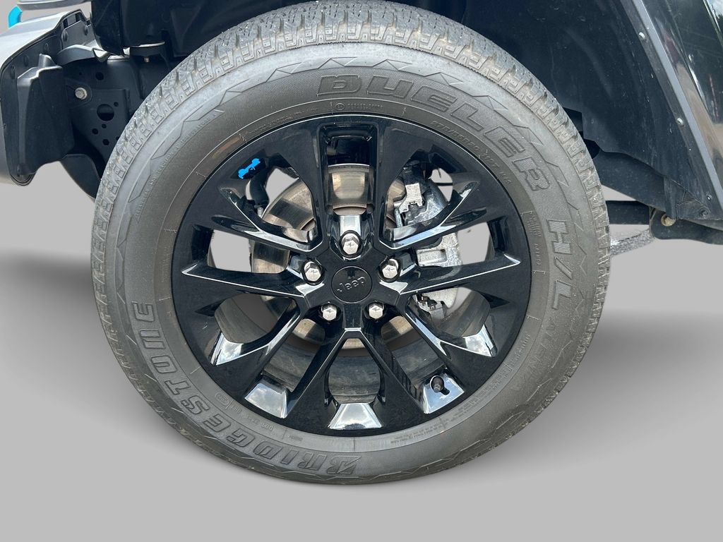 Used 2022 Jeep Wrangler Unlimited Sahara w/ Cold Weather Group AWD/4WD image 10