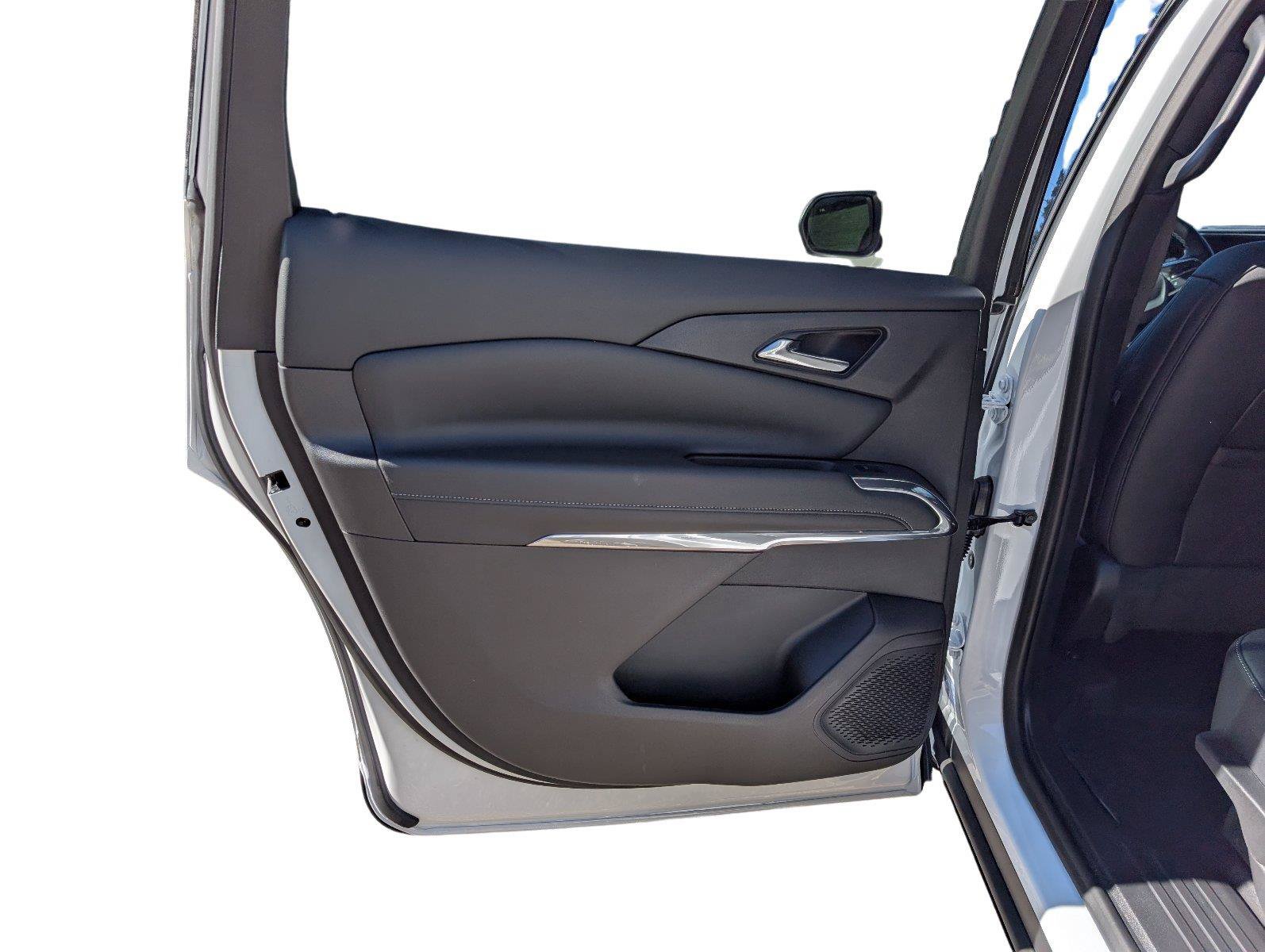 New 2027 Chevrolet Traverse LT w/ Driver Confidence Package FWD image 18