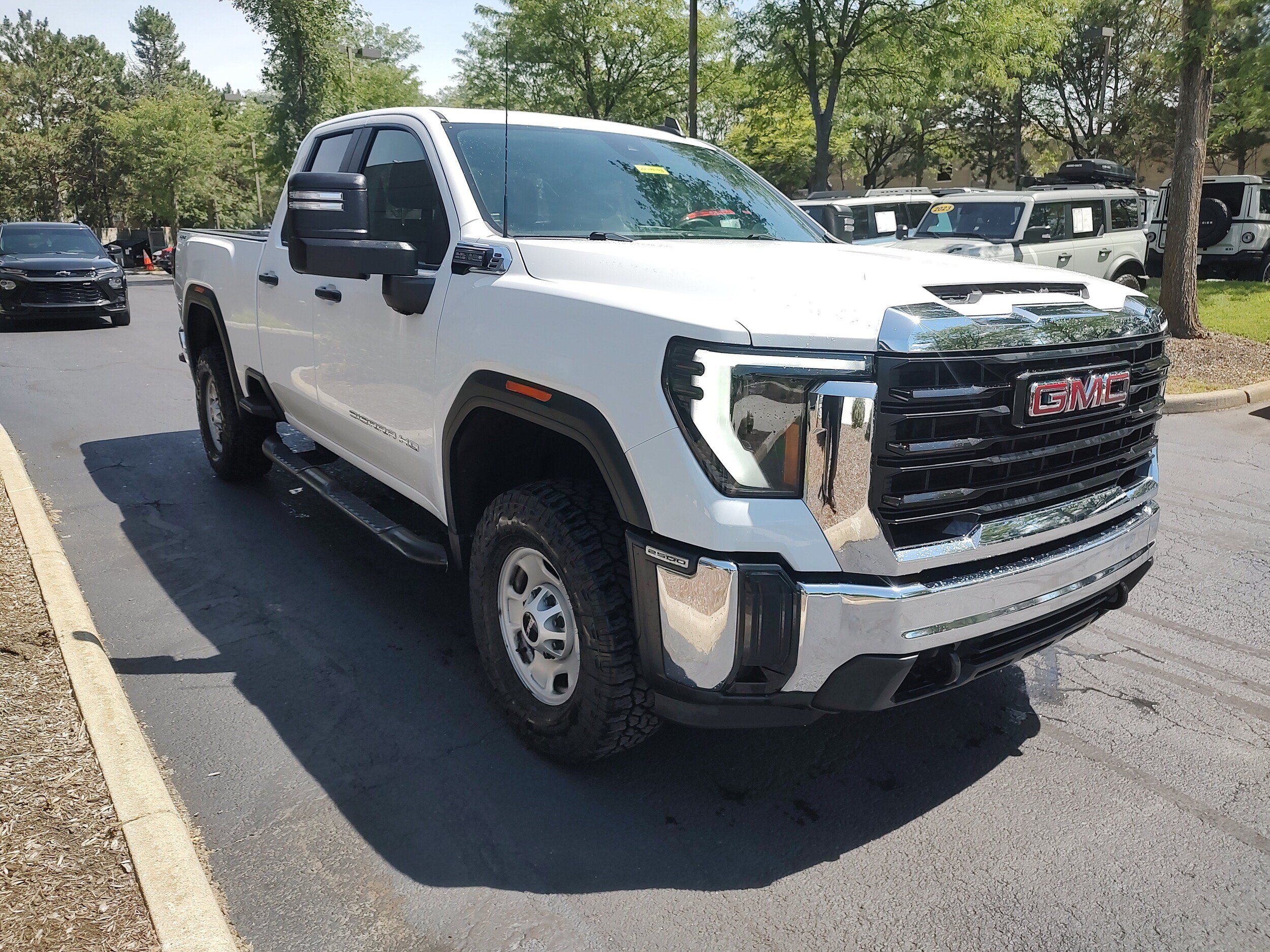 Used 2024 GMC Sierra 2500 Pro w/ Convenience Package AWD/4WD image 6