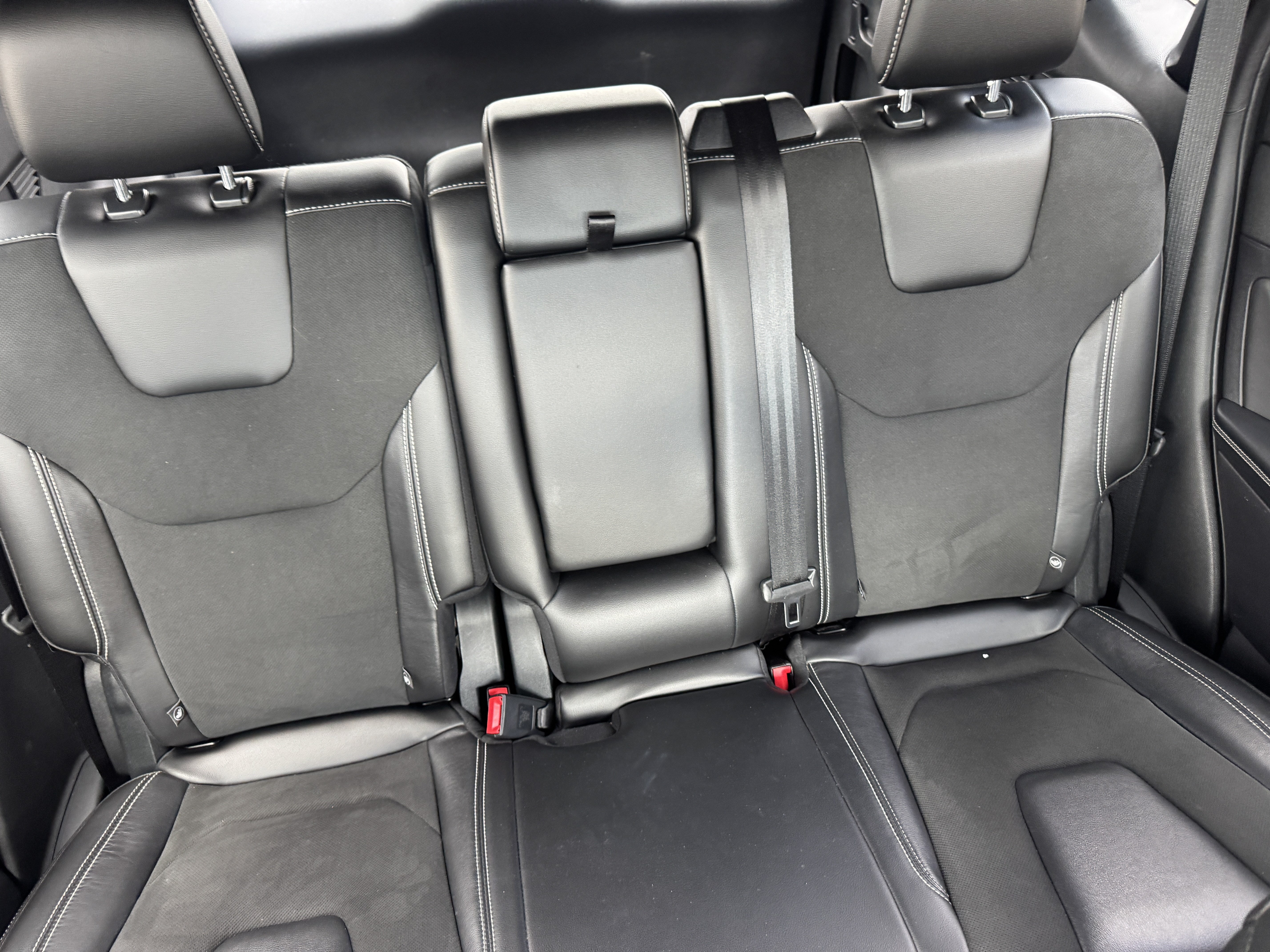 Used 2020 Ford Edge ST w/ Cold Weather Package AWD/4WD image 13