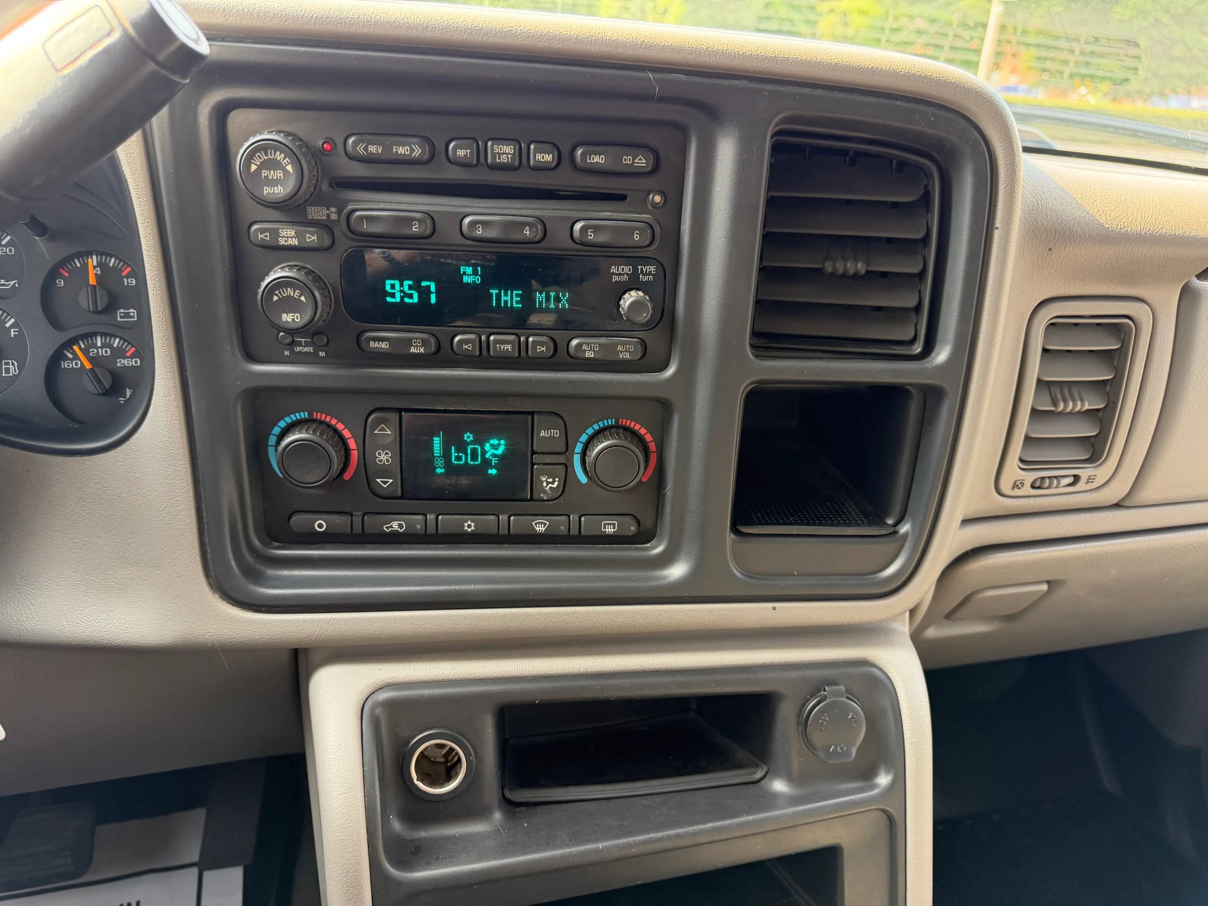 Used 2006 Chevrolet Silverado 2500 LT w/ Heavy-Duty Power Package AWD/4WD image 25