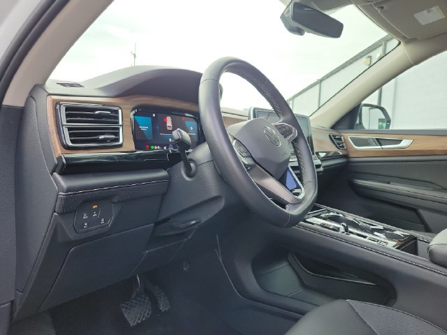 Used 2024 Volkswagen Atlas SE AWD/4WD image 7