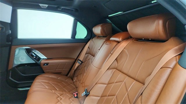 Used 2023 BMW i7 xDrive60 image 30