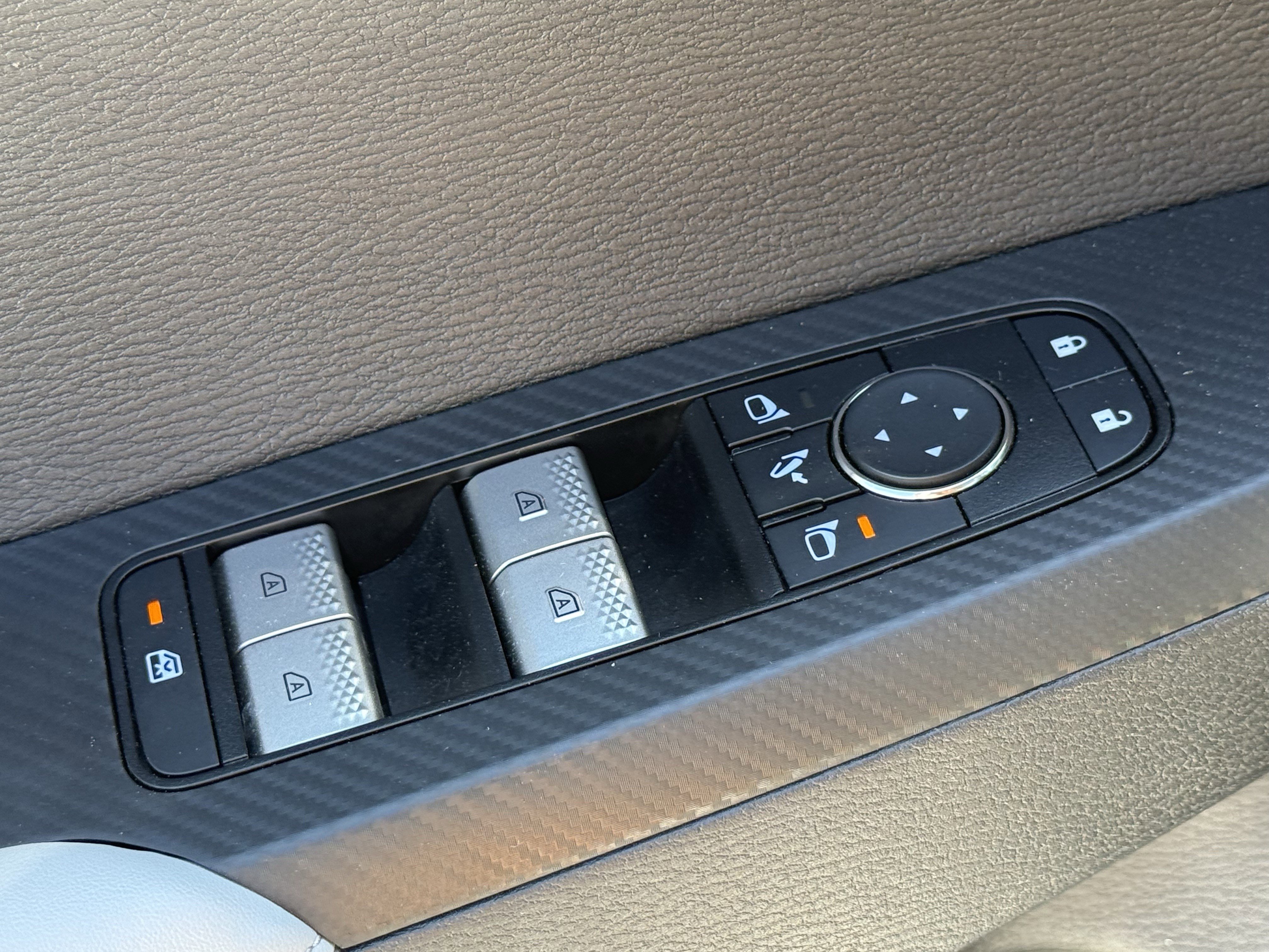 Used 2025 Mitsubishi Outlander SEL image 27