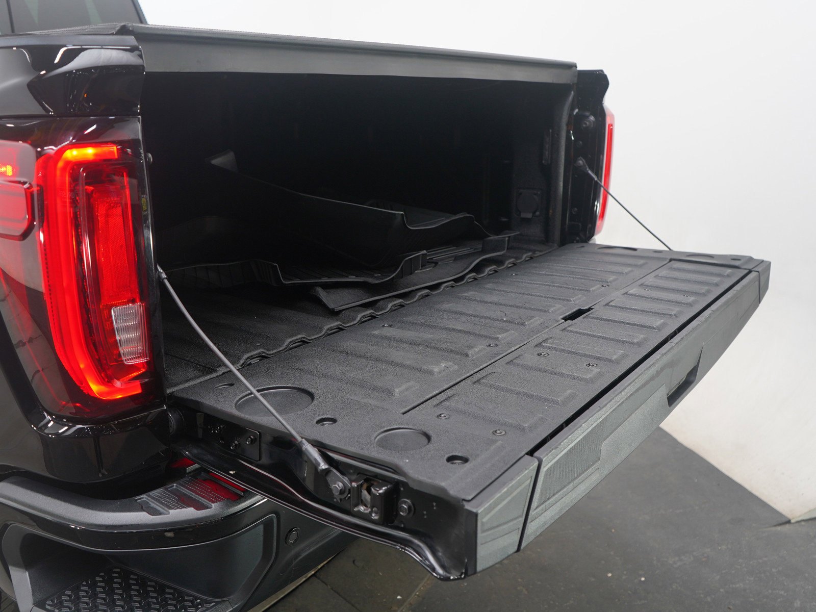 Used 2020 GMC Sierra 3500 Denali w/ Denali Ultimate Package image 19