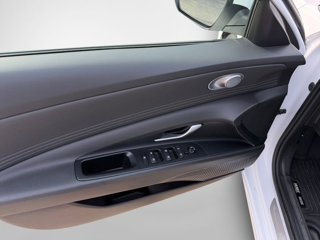 Used 2024 Hyundai Elantra Limited image 14