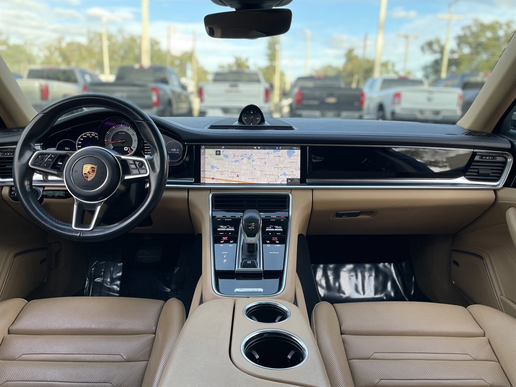 Used 2018 Porsche Panamera 4 image 2