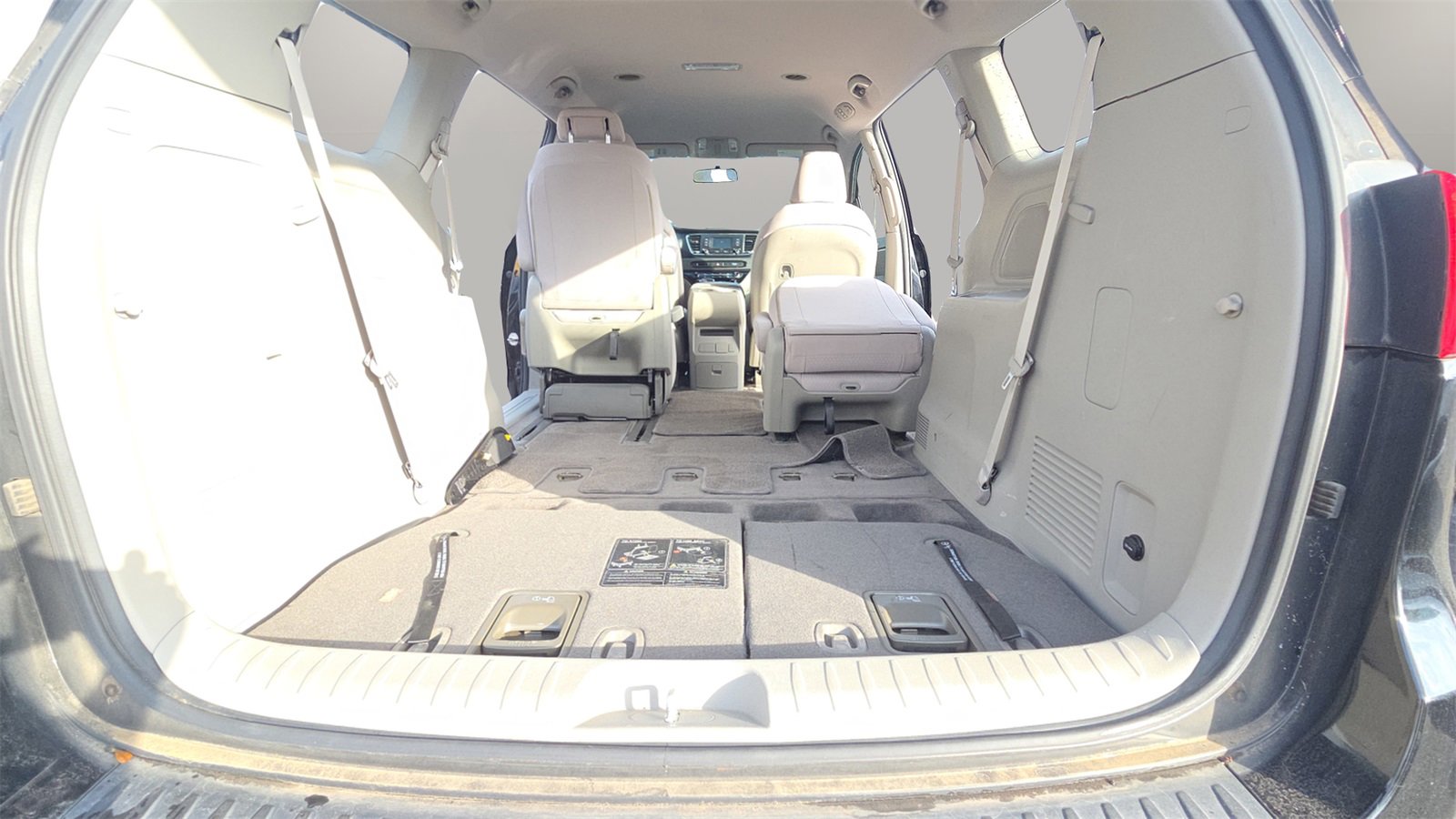 Used 2018 Kia Sedona L image 20