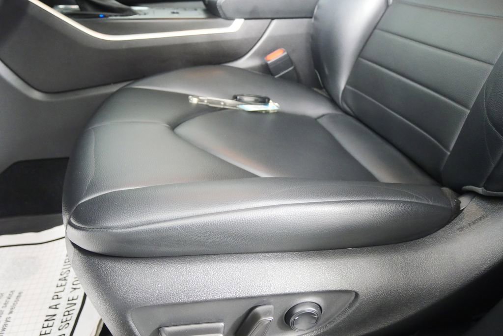 Used 2022 Toyota Highlander XLE image 10