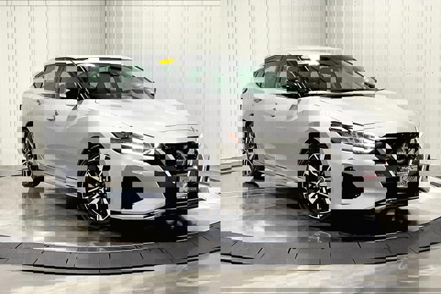 Used 2023 Nissan Maxima SV w/ Floor Mat Group image 3