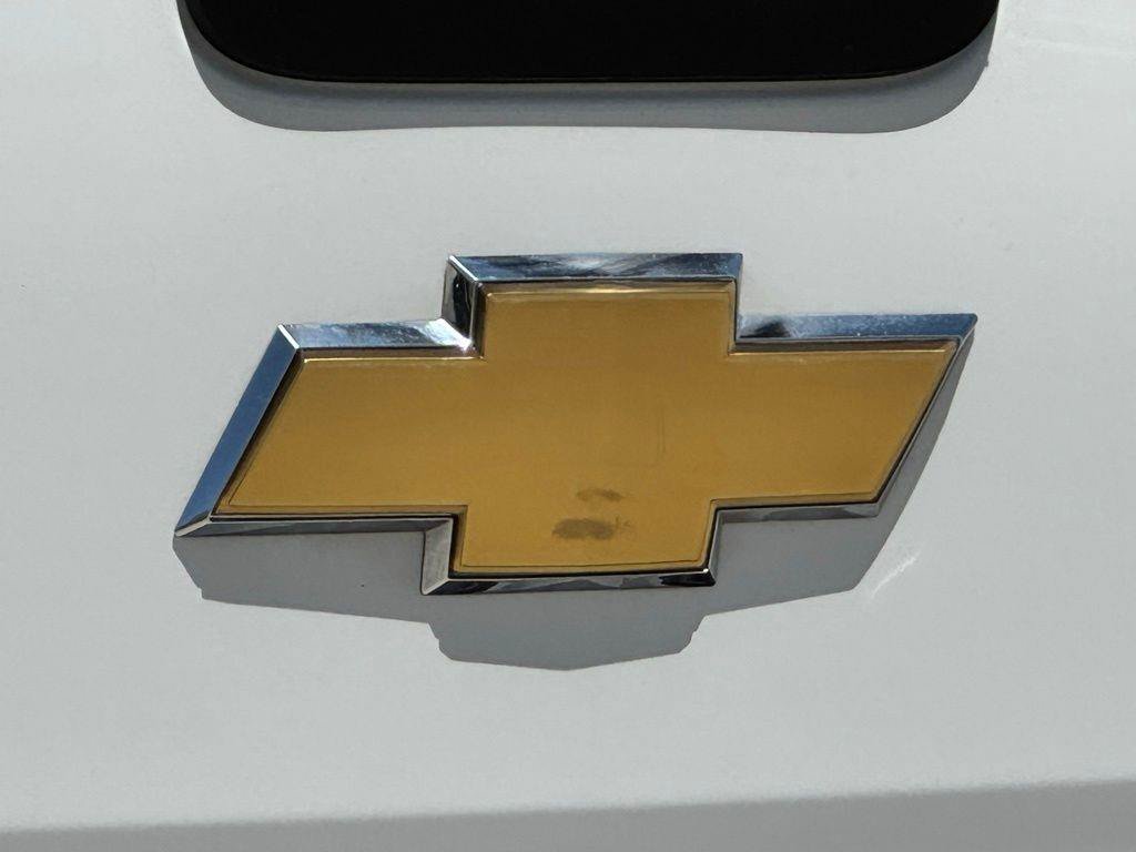 Used 2011 Chevrolet Silverado 2500 LT w/ Interior Plus Package AWD/4WD image 16