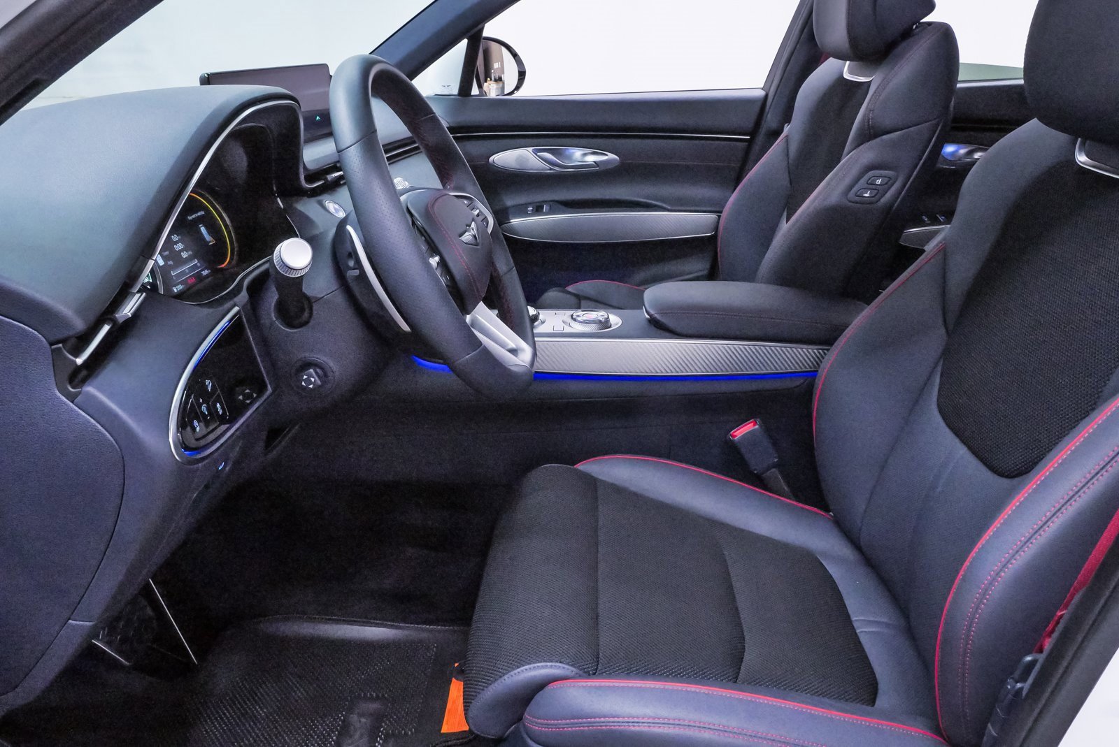 Certified 2025 Genesis GV70 3.5T Sport image 9