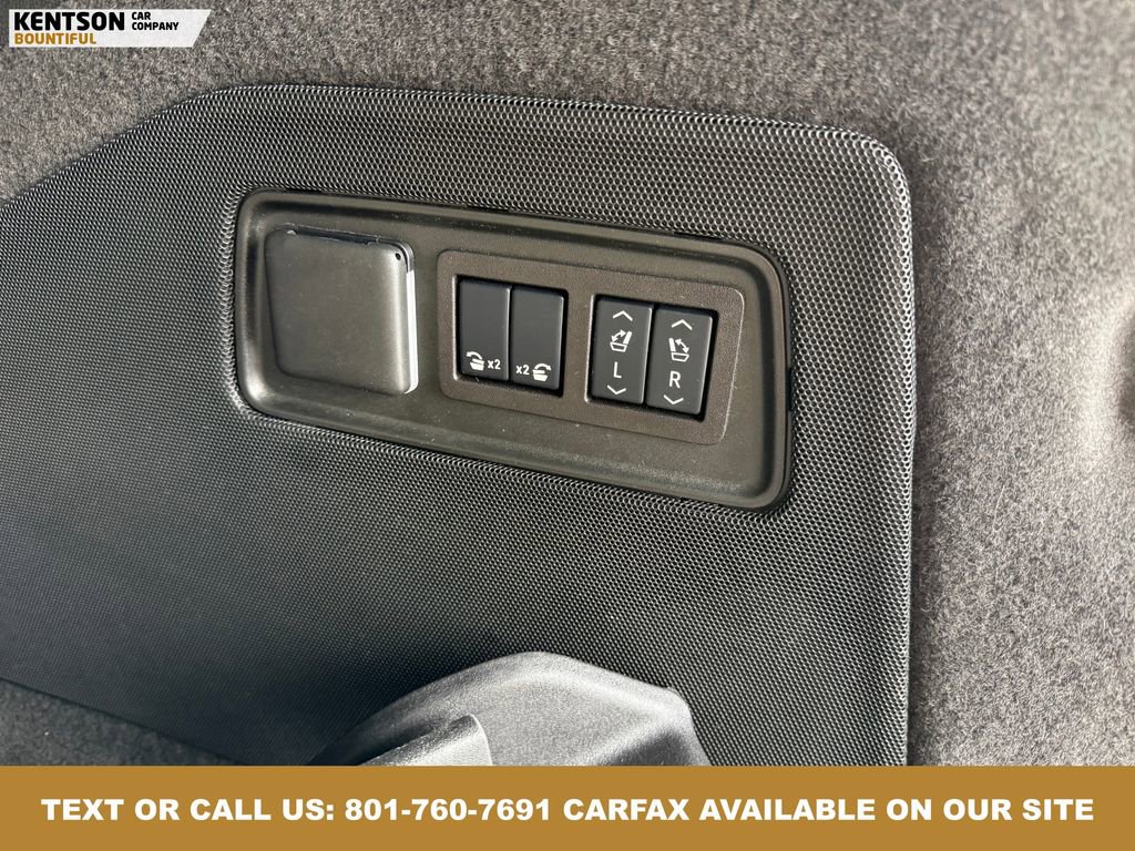 Used 2025 Cadillac Escalade ESV Sport w/ LPO, ONYX Package image 46