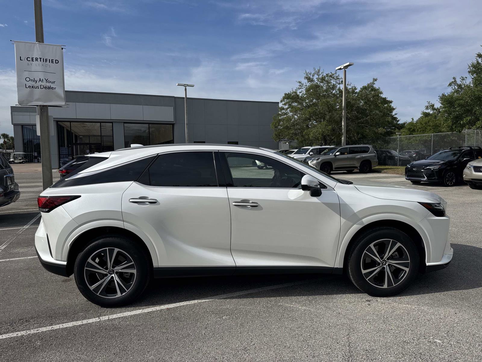 Used 2025 Lexus RX 350 Premium w/ Accessory Package (Z1) image 2