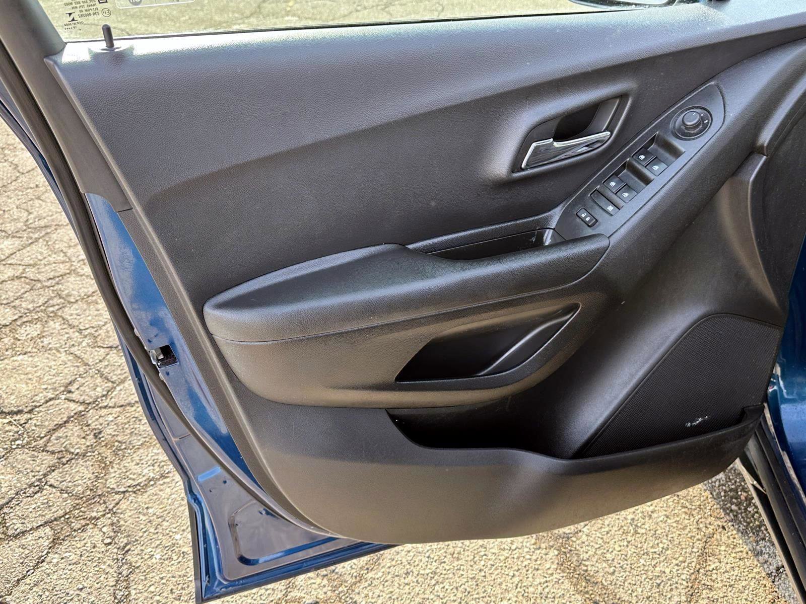 Used 2020 Chevrolet Trax LT w/ Driver Confidence Package image 14