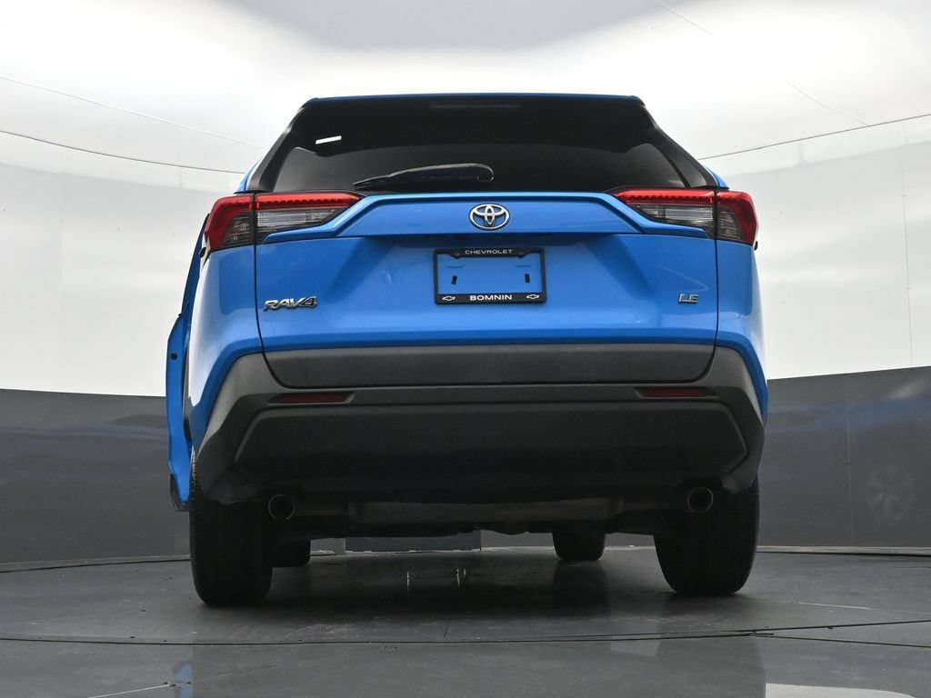 Used 2020 Toyota RAV4 LE FWD image 25