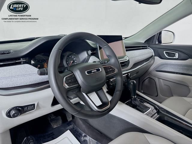 Used 2022 Jeep Compass Latitude FWD image 9