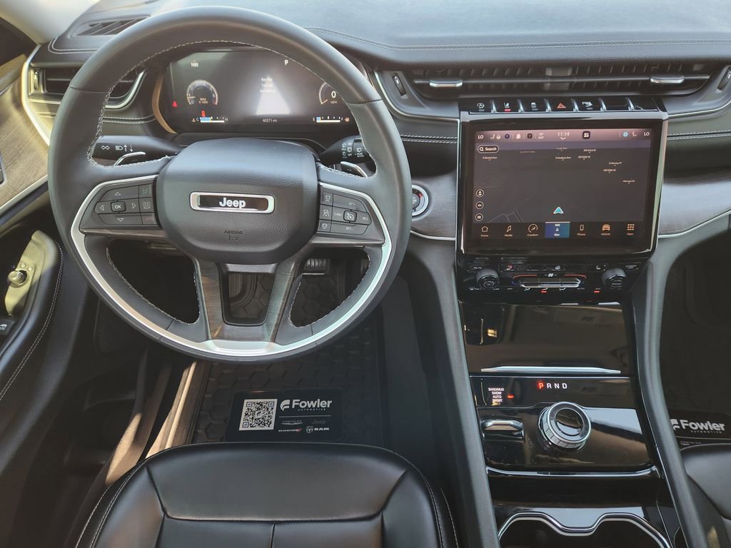 Used 2023 Jeep Grand Cherokee Limited w/ Black Appearance Package image 27