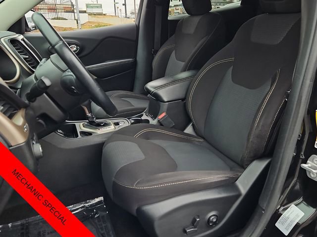 Used 2017 Jeep Cherokee Latitude w/ Safety/Convenience Group image 7