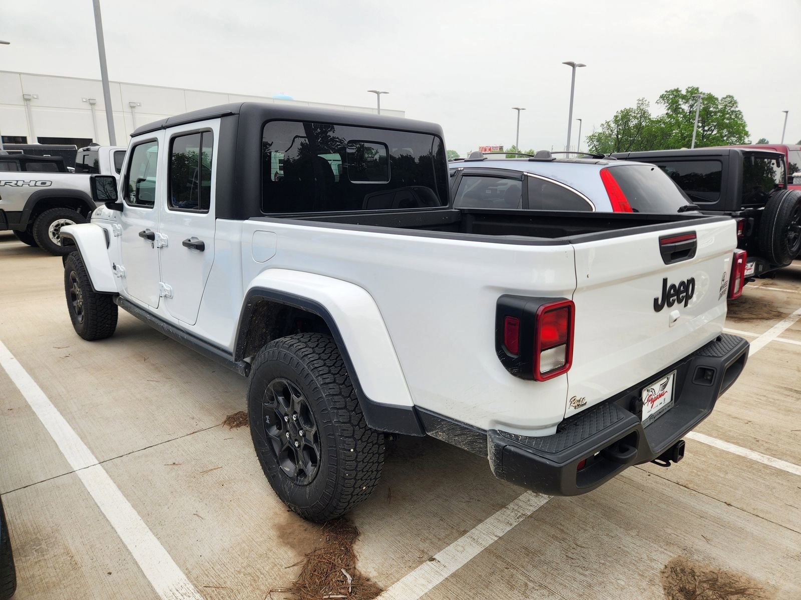 Used 2023 Jeep Gladiator Sport AWD/4WD image 3