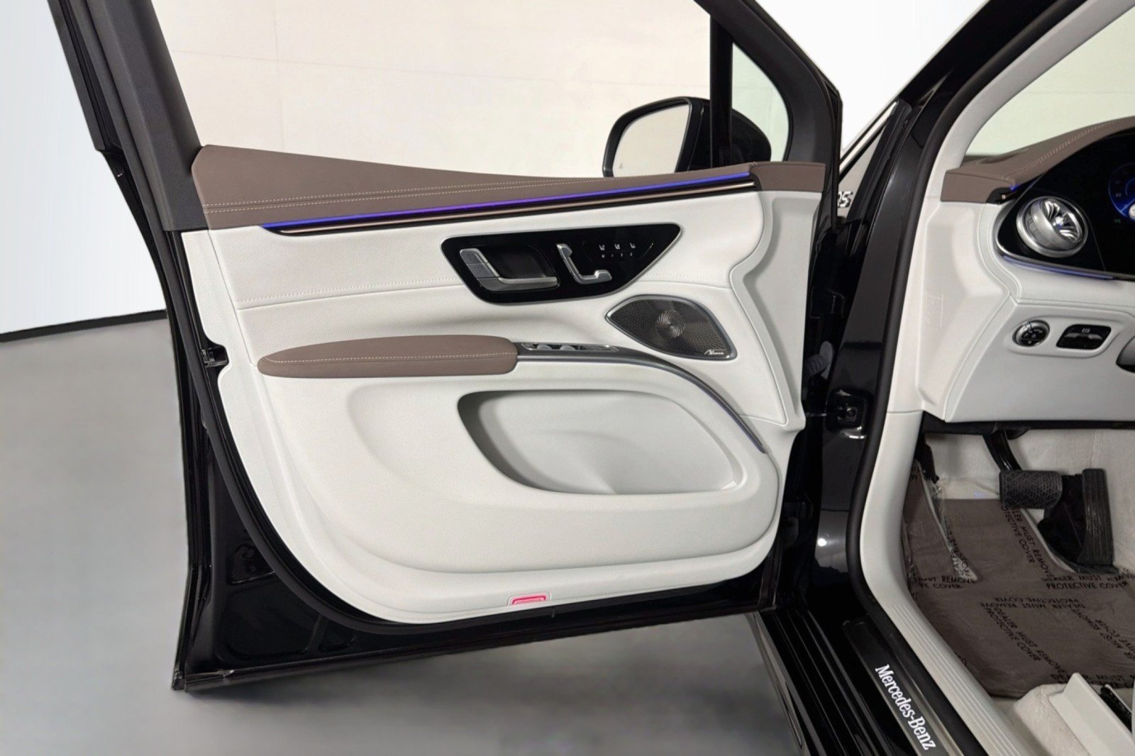 Certified 2023 Mercedes-Benz EQS 580 4MATIC SUV image 23