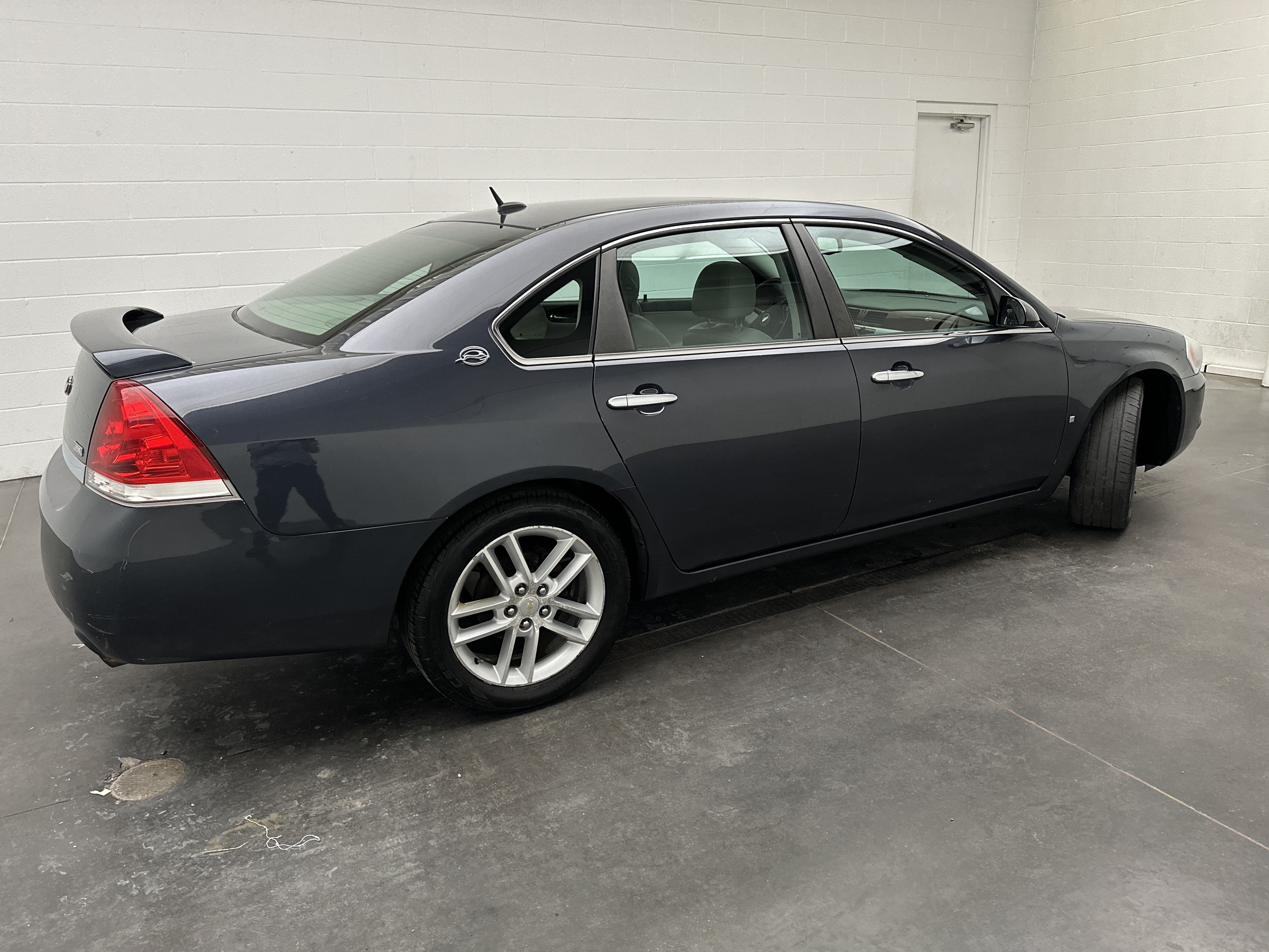 Used 2008 Chevrolet Impala LTZ FWD image 8