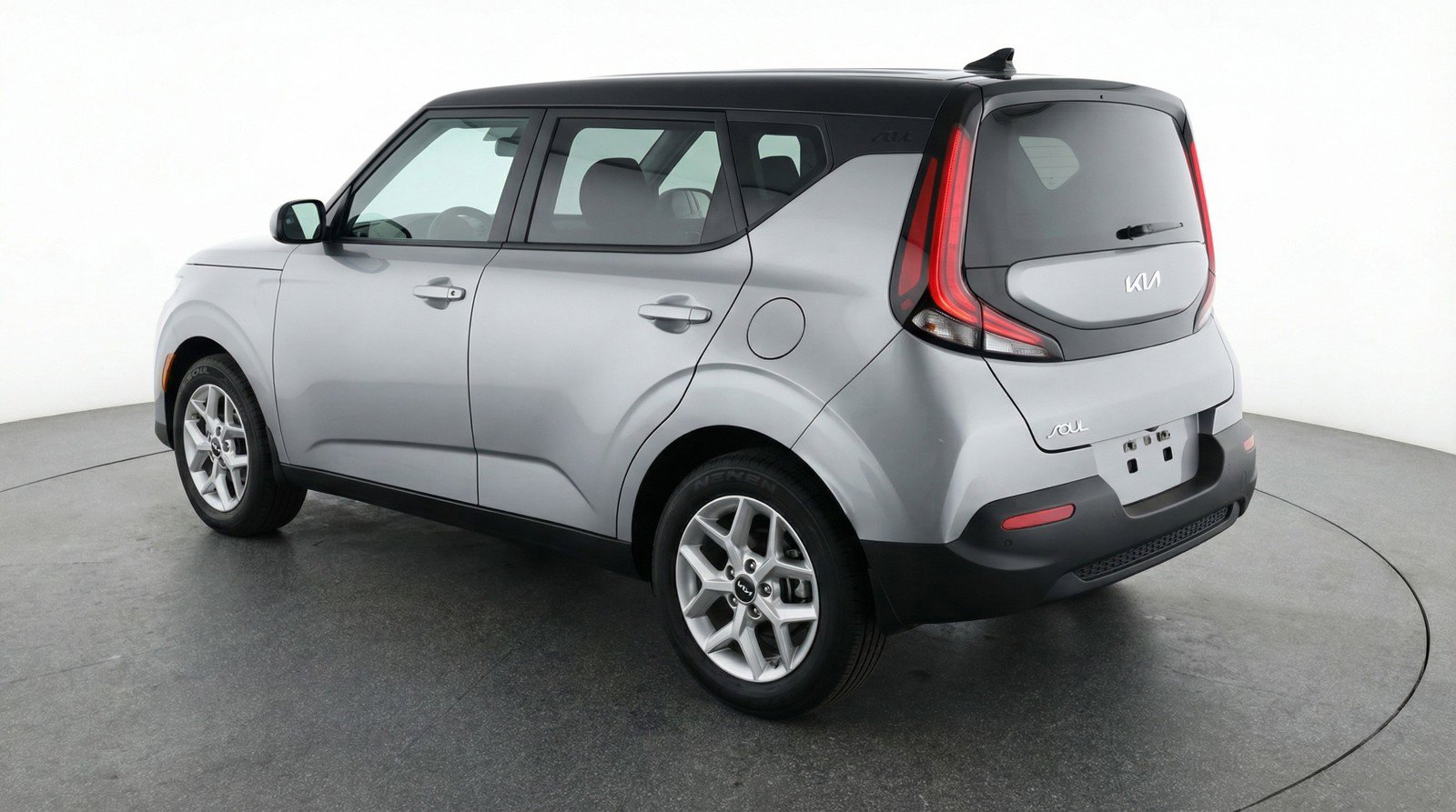 Used 2025 Kia Soul LX w/ LX Technology Package image 5