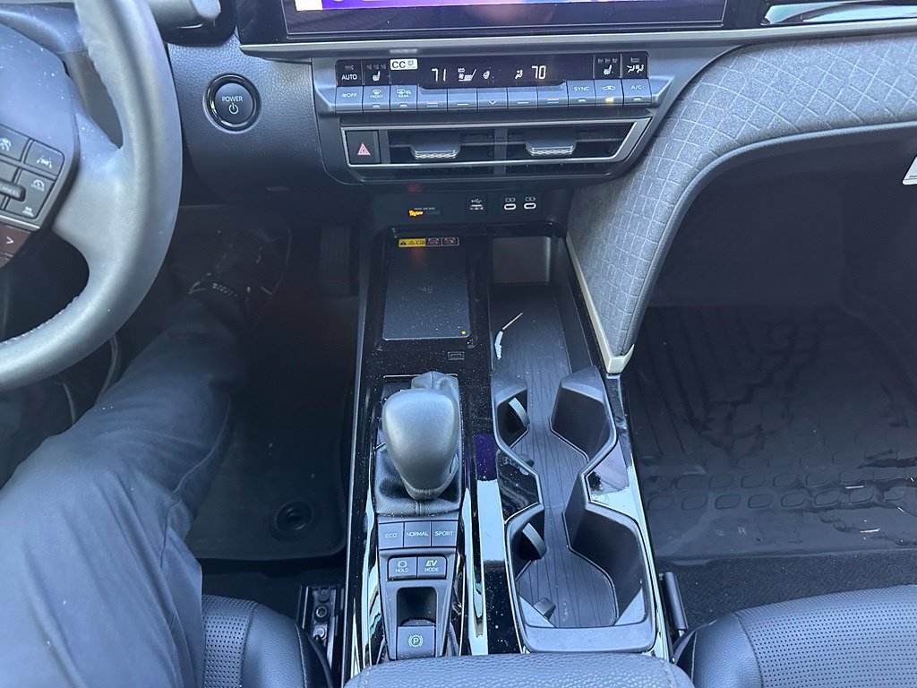 Used 2025 Toyota Camry XLE FWD image 13