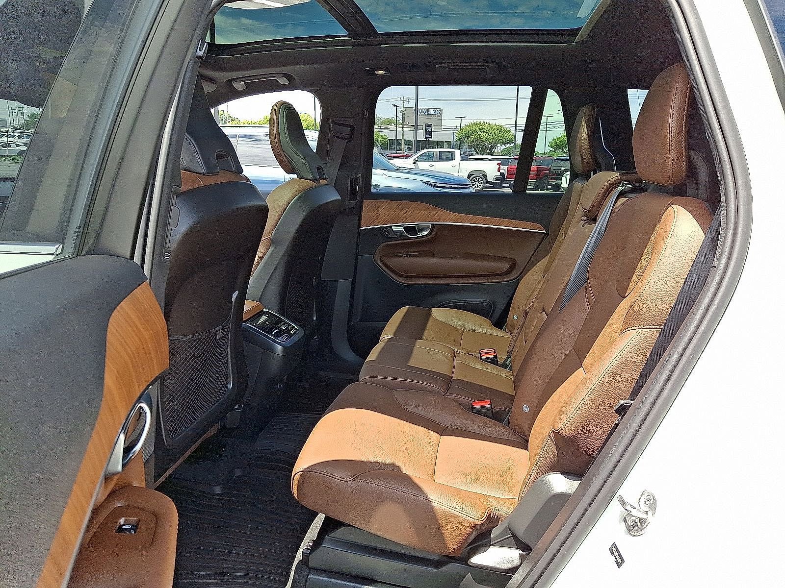 Used 2024 Volvo XC90 B6 Plus w/ Protection Package image 11