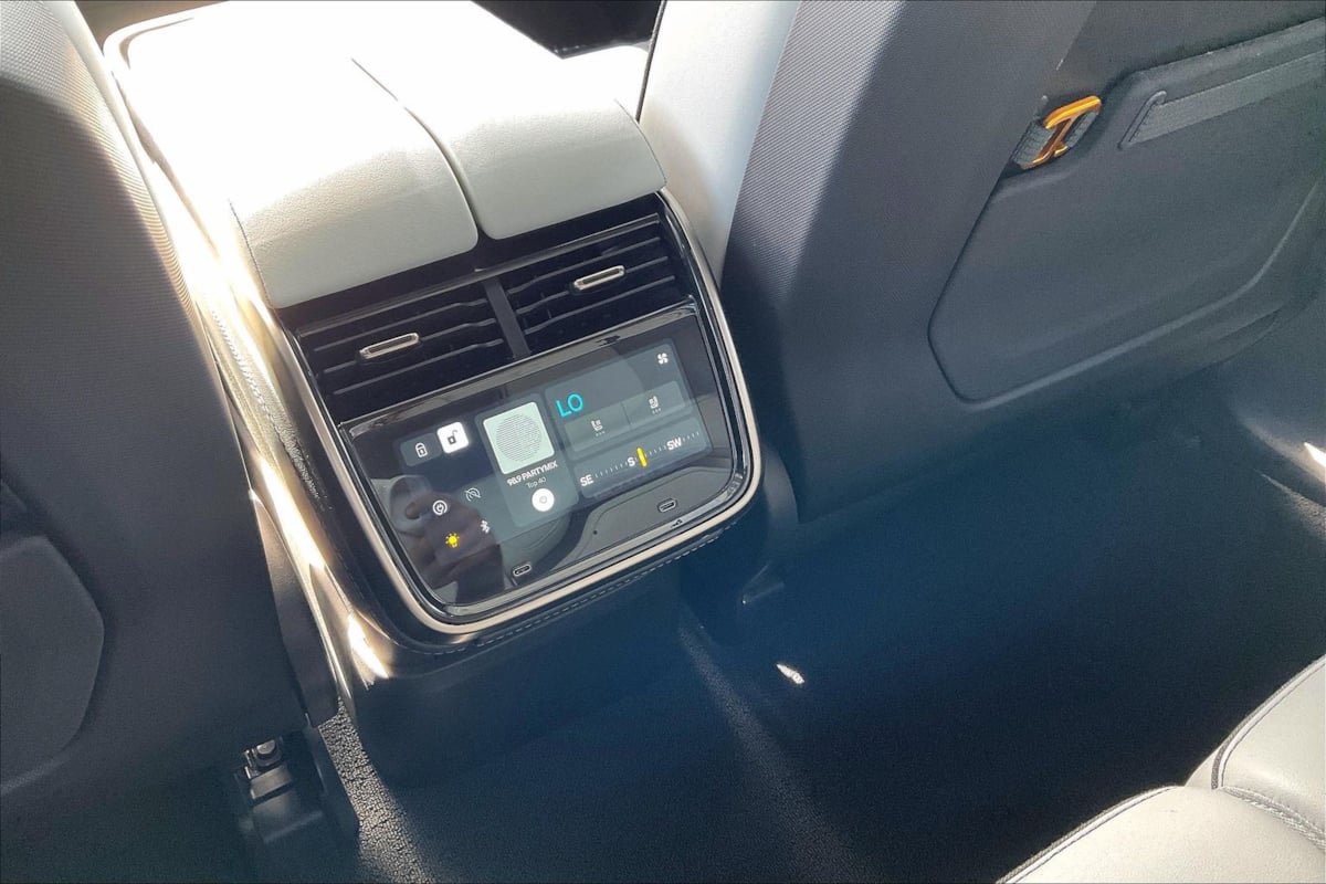 Used 2024 Rivian R1S Adventure Quad AWD/4WD image 32