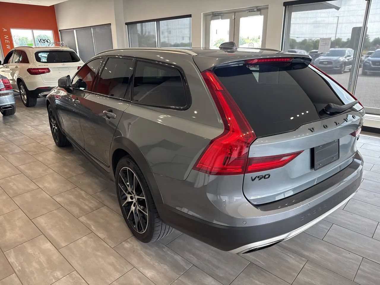 Used 2020 Volvo V90 T6 Cross Country AWD/4WD image 10