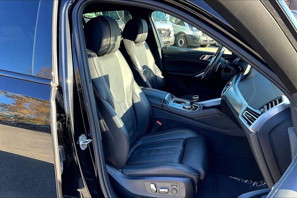 Used 2022 BMW X6 xDrive40i w/ M Sport Package AWD/4WD image 7