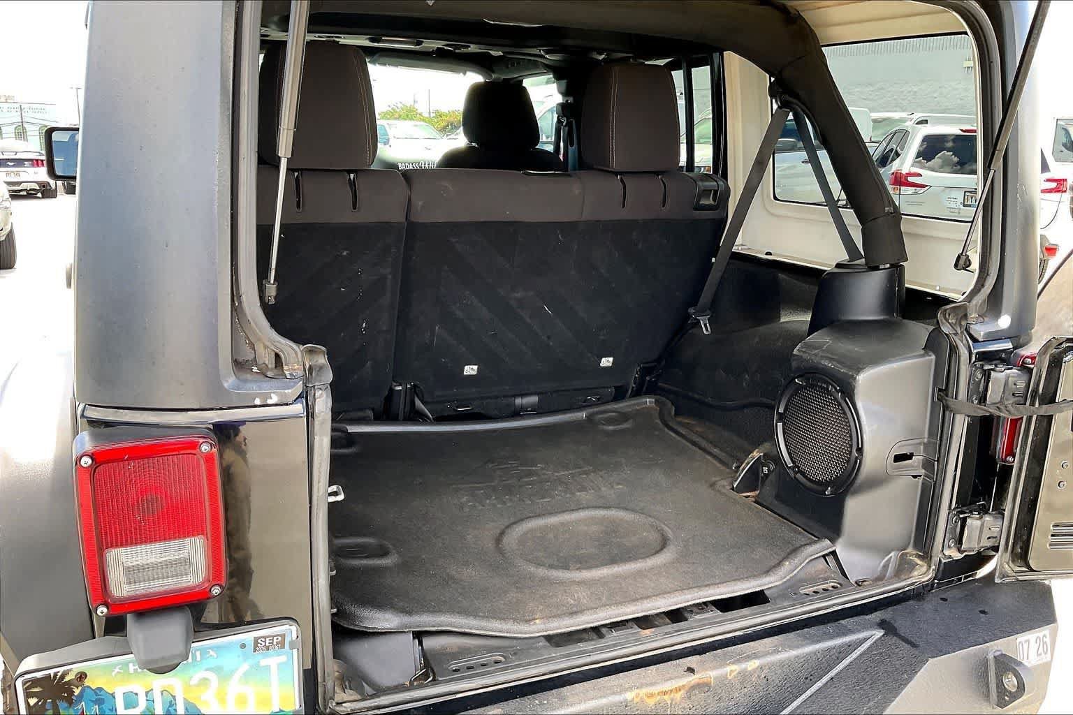 Used 2013 Jeep Wrangler Unlimited Sahara w/ Connectivity Group AWD/4WD image 18