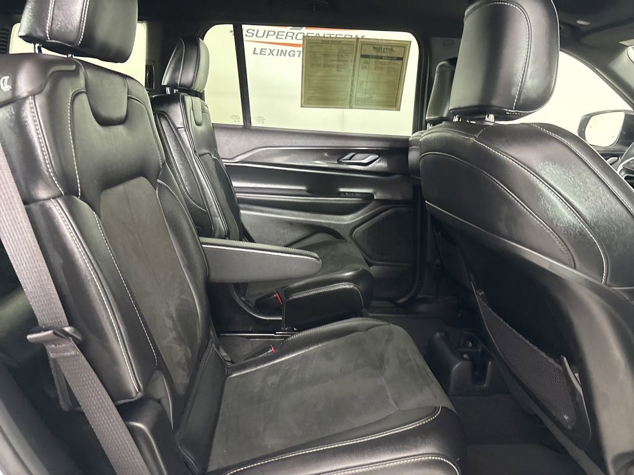 Used 2023 Jeep Grand Cherokee L Laredo image 28